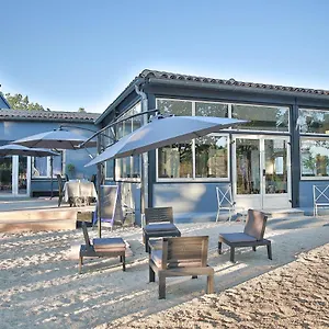  Hotel Restaurant Les Lavandins