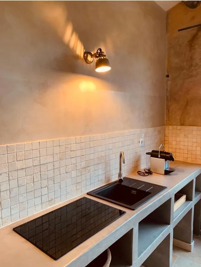 Le Vieux Portail Bed & Breakfast Saint-Saturnin-lès-Apt 0*,