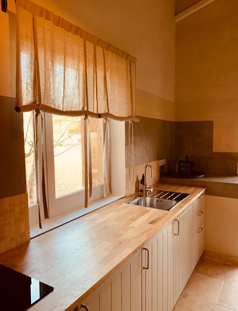 Le Vieux Portail Bed & Breakfast Saint-Saturnin-lès-Apt 0*,