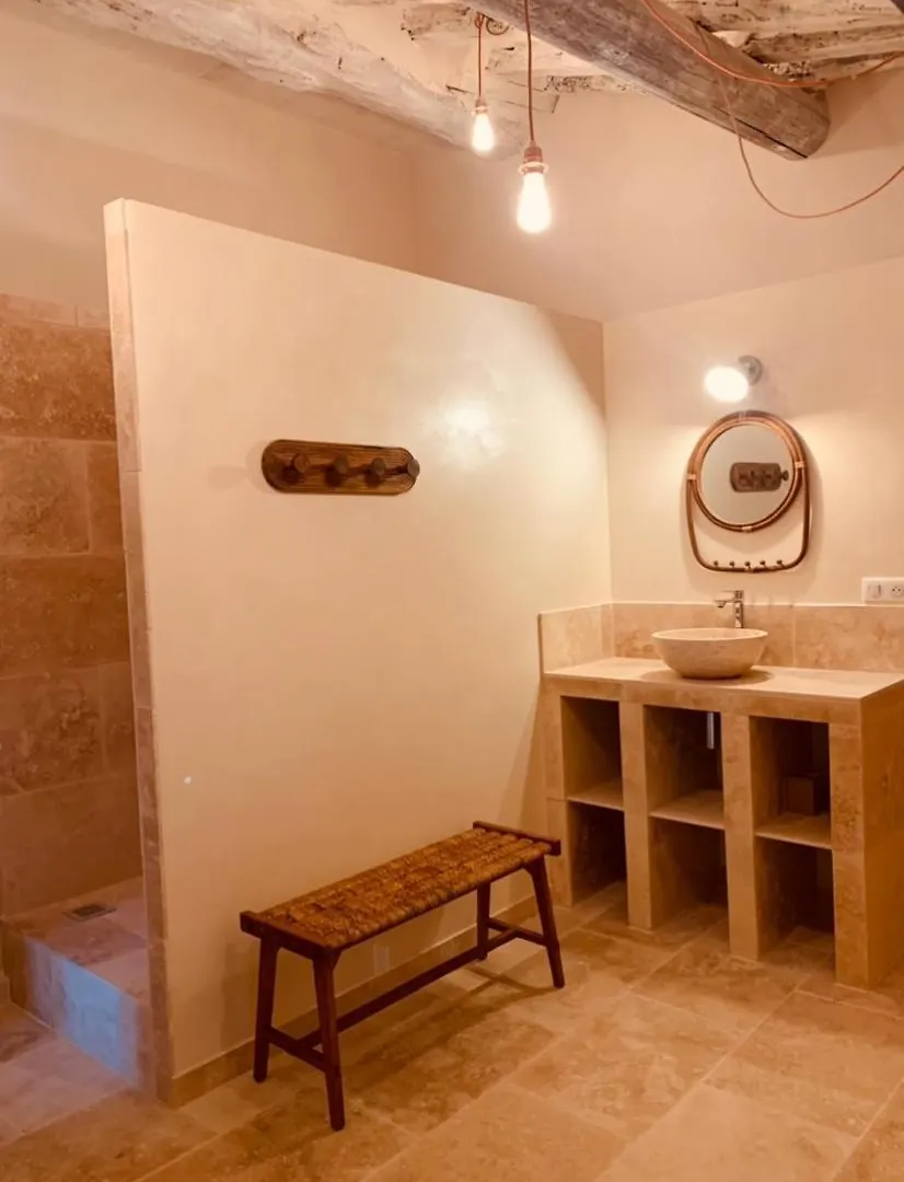 Le Vieux Portail Bed & Breakfast Saint-Saturnin-les-Apt