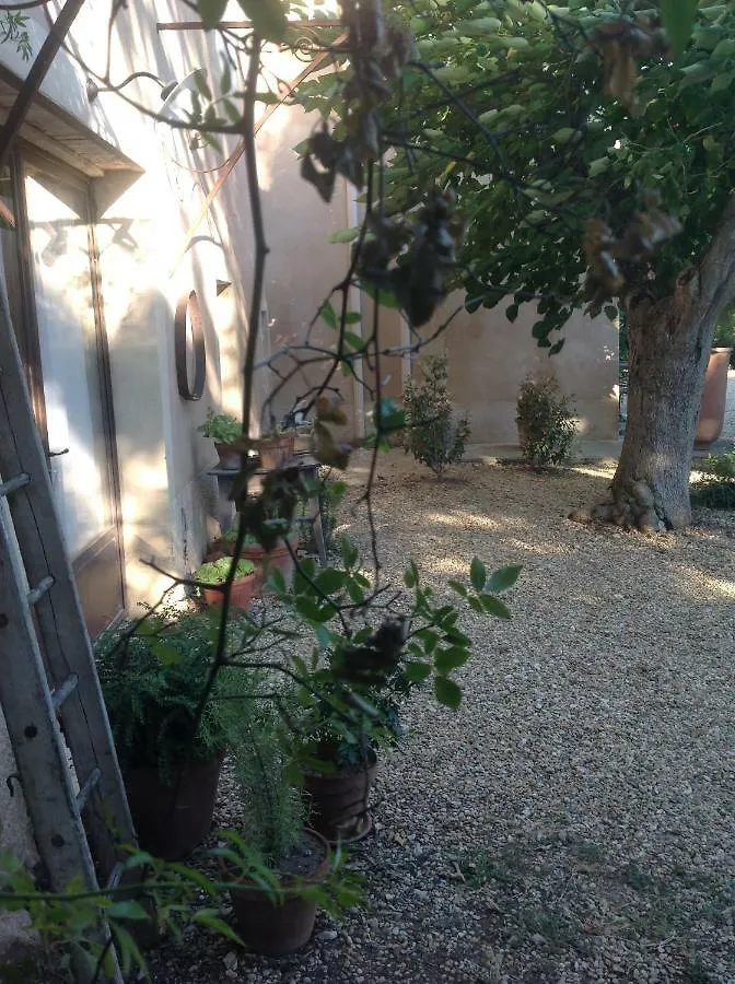 Le Vieux Portail Bed & Breakfast Saint-Saturnin-les-Apt